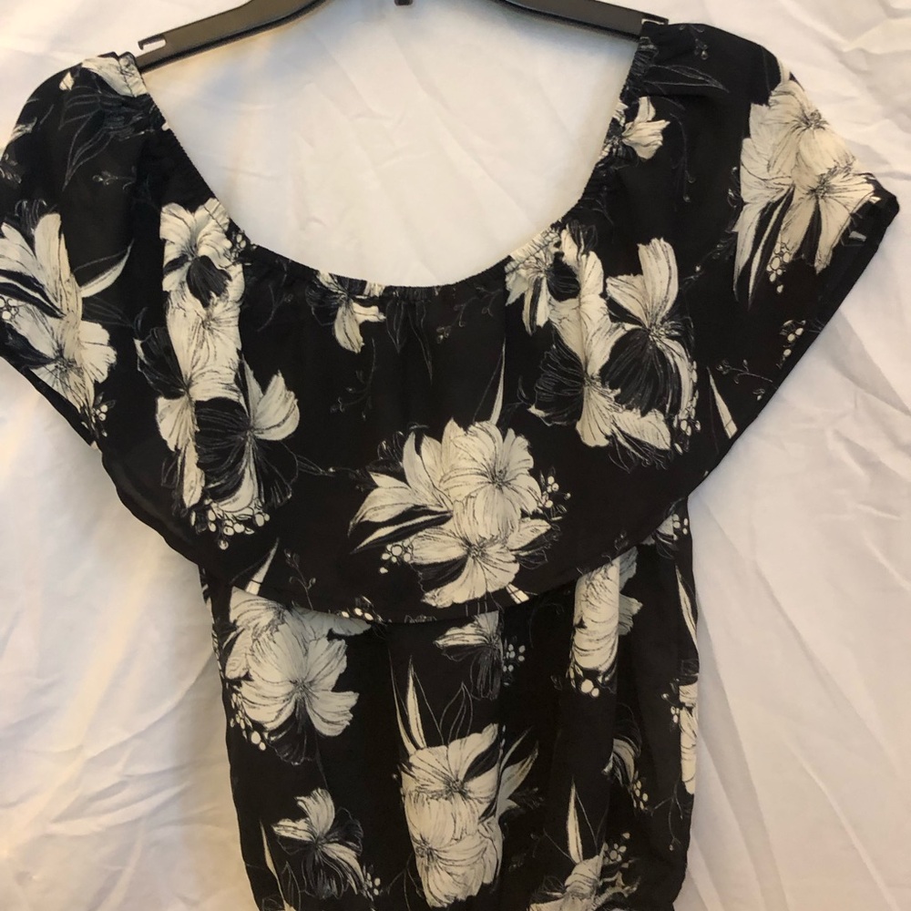 XS Sienna Sky Black and White Off Shoulder Floral Blouse